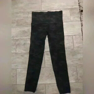 Spanx look and me now leggings black camo seamless size Lg #216